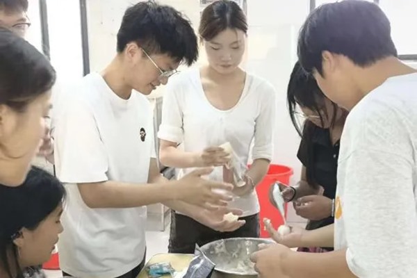 1760161239799771.jpg